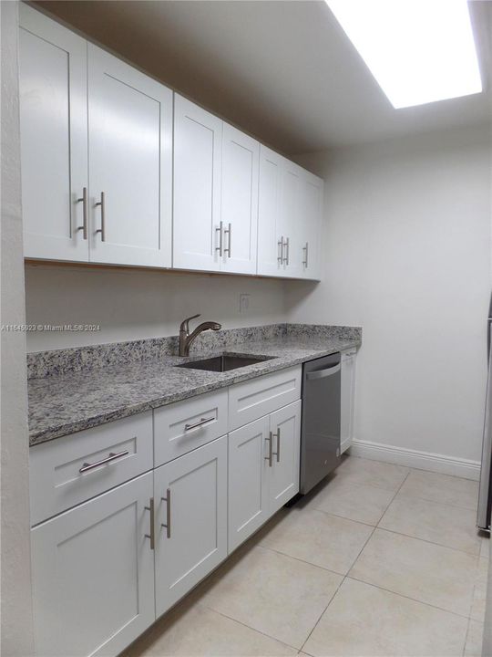 For Rent: $2,300 (2 beds, 2 baths, 918 Square Feet)