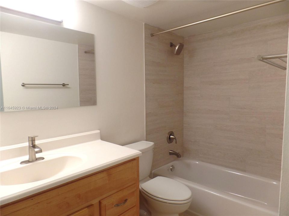 For Rent: $2,300 (2 beds, 2 baths, 918 Square Feet)