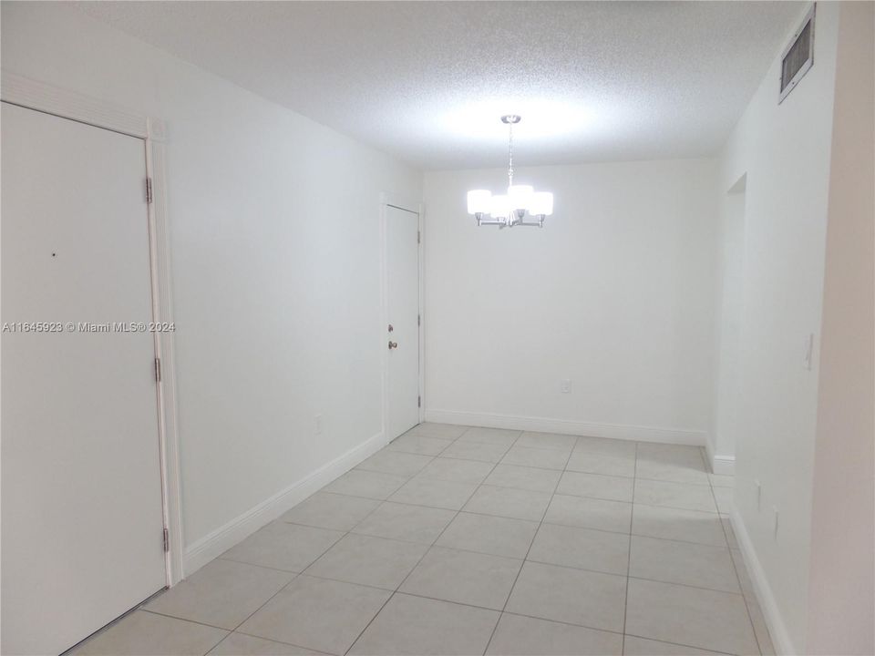 For Rent: $2,300 (2 beds, 2 baths, 918 Square Feet)