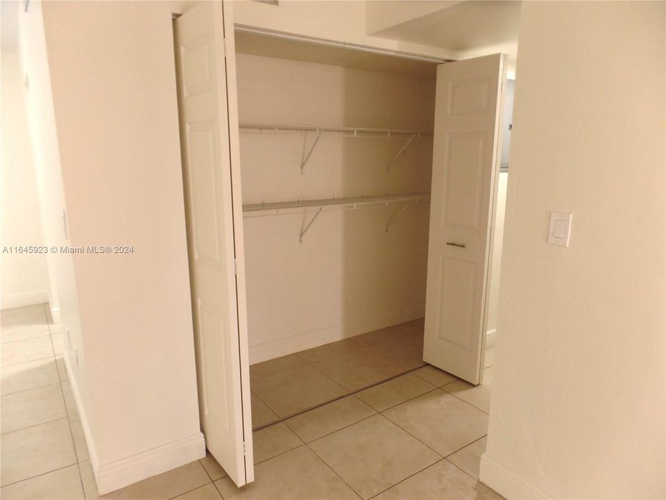 For Rent: $2,300 (2 beds, 2 baths, 918 Square Feet)