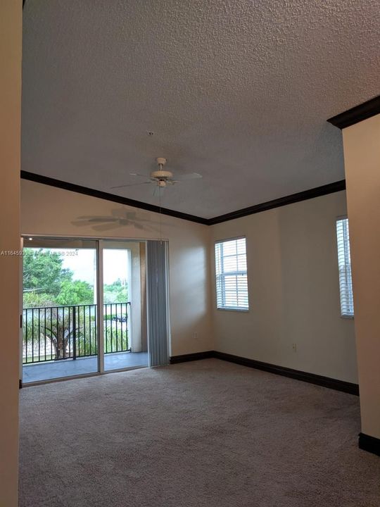 Active With Contract: $1,850 (1 beds, 1 baths, 726 Square Feet)