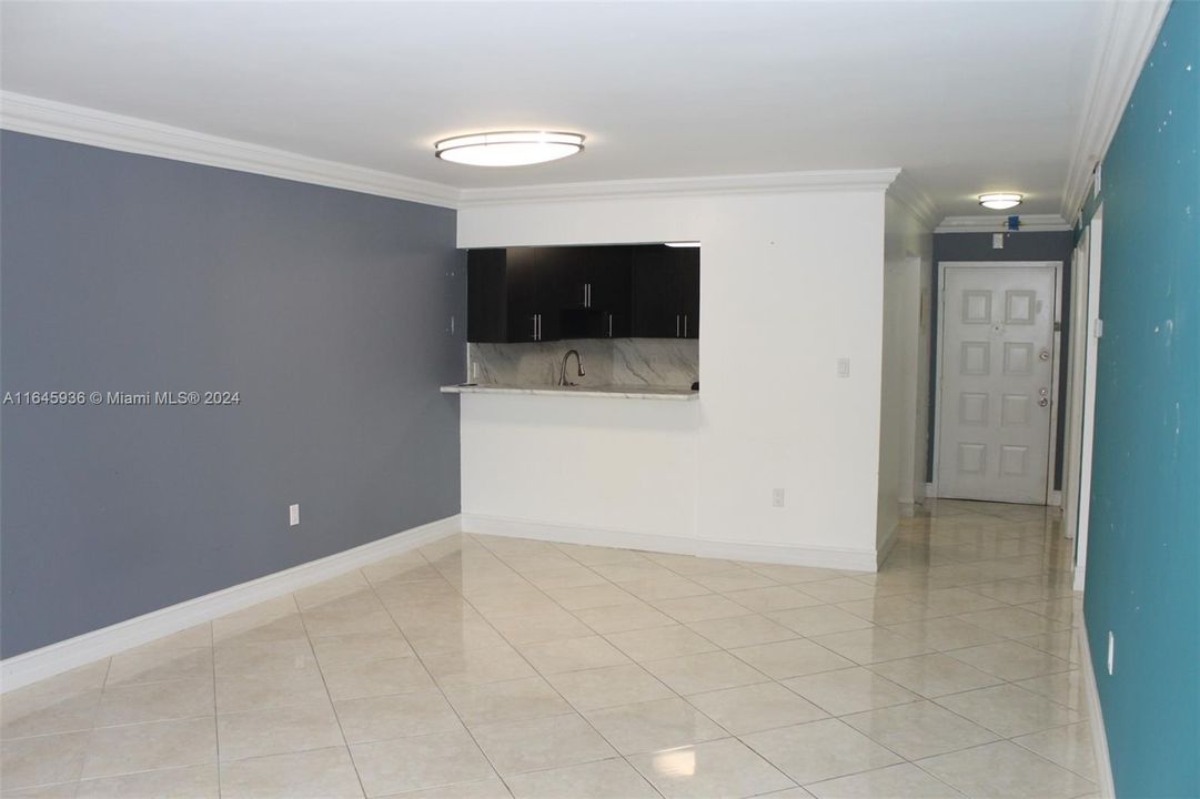 For Sale: $239,000 (1 beds, 1 baths, 870 Square Feet)