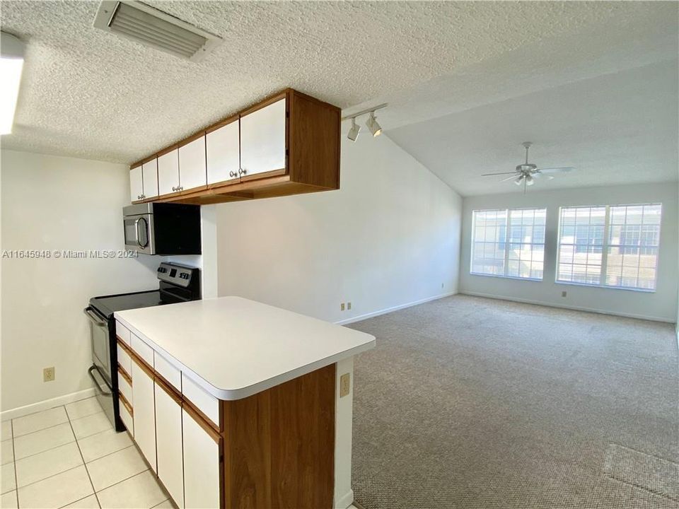 For Rent: $1,850 (1 beds, 1 baths, 700 Square Feet)