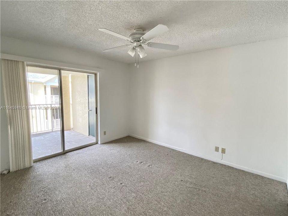 For Rent: $1,900 (1 beds, 1 baths, 700 Square Feet)