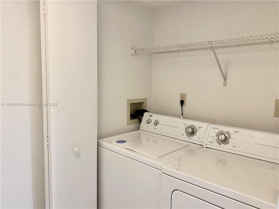 For Rent: $1,900 (1 beds, 1 baths, 700 Square Feet)