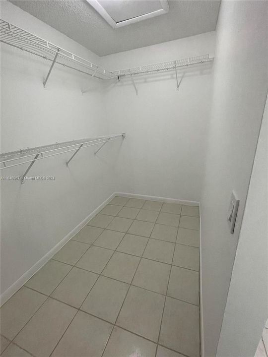 Activo con contrato: $325,000 (3 camas, 2 baños, 993 Pies cuadrados)