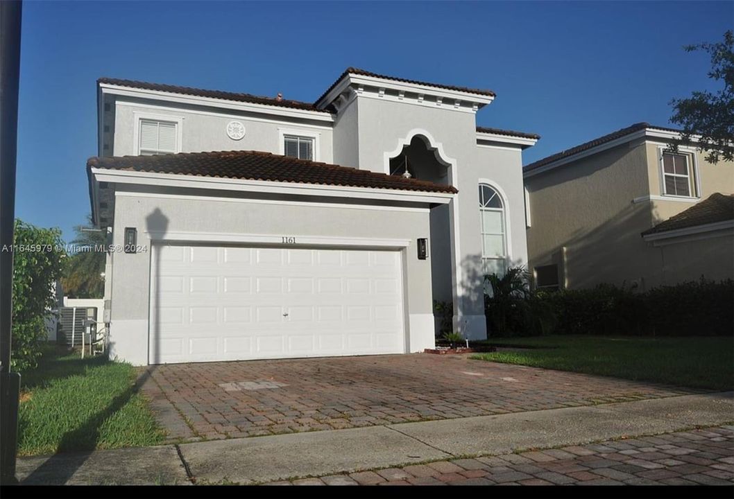 Active With Contract: $3,300 (4 beds, 2 baths, 2094 Square Feet)