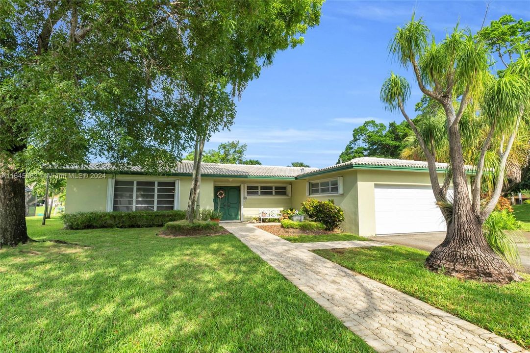 Active With Contract: $850,000 (4 beds, 3 baths, 2635 Square Feet)