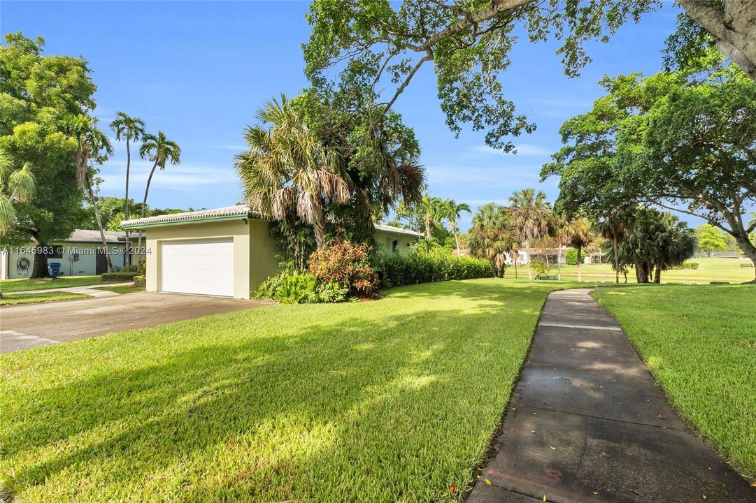 Active With Contract: $850,000 (4 beds, 3 baths, 2635 Square Feet)