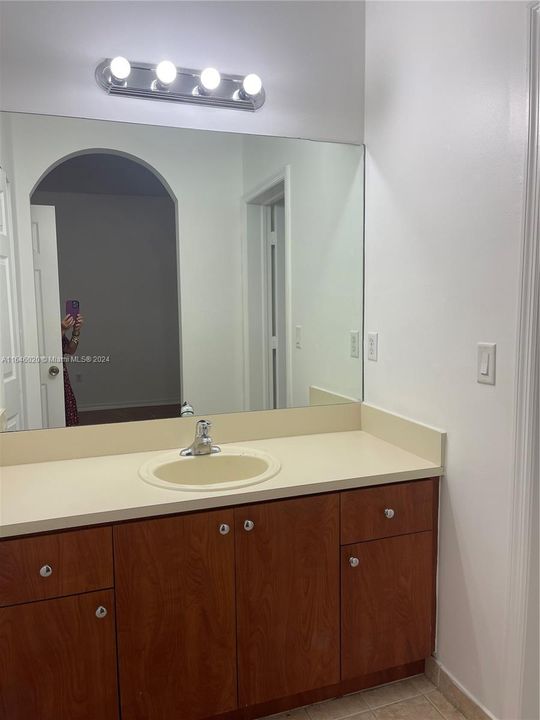 Active With Contract: $2,500 (2 beds, 2 baths, 1410 Square Feet)