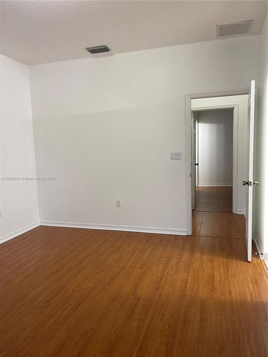 Active With Contract: $2,500 (2 beds, 2 baths, 1410 Square Feet)