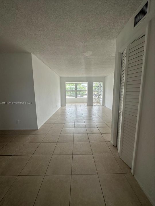 Active With Contract: $1,700 (2 beds, 2 baths, 950 Square Feet)