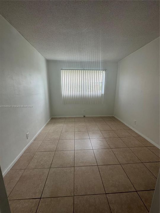 Active With Contract: $1,700 (2 beds, 2 baths, 950 Square Feet)