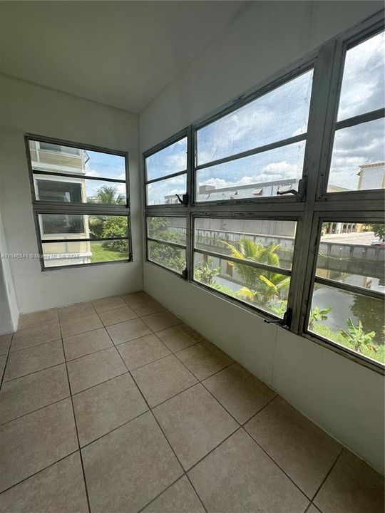 Active With Contract: $1,700 (2 beds, 2 baths, 950 Square Feet)