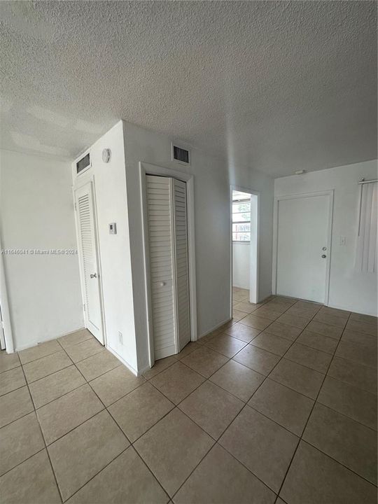 Active With Contract: $1,700 (2 beds, 2 baths, 950 Square Feet)