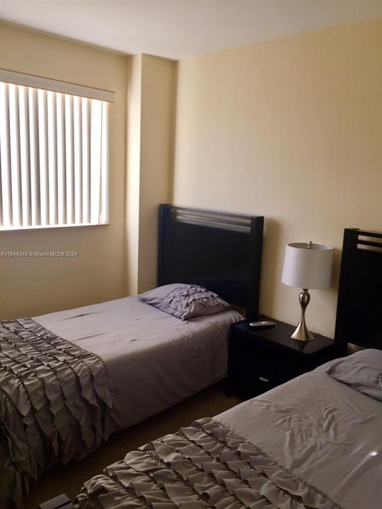 For Sale: $387,000 (2 beds, 2 baths, 897 Square Feet)