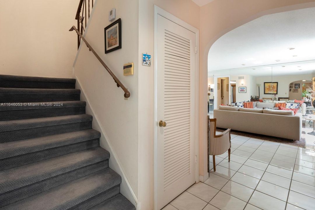 Recently Sold: $1,249,000 (5 beds, 3 baths, 2980 Square Feet)