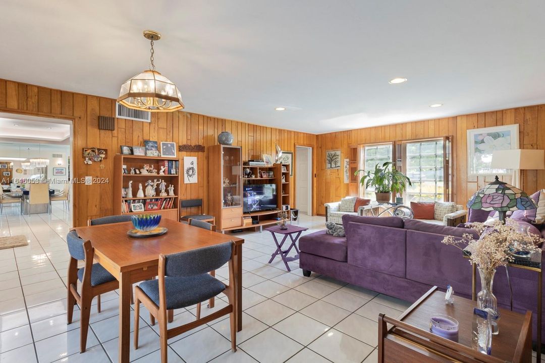 Recently Sold: $1,249,000 (5 beds, 3 baths, 2980 Square Feet)