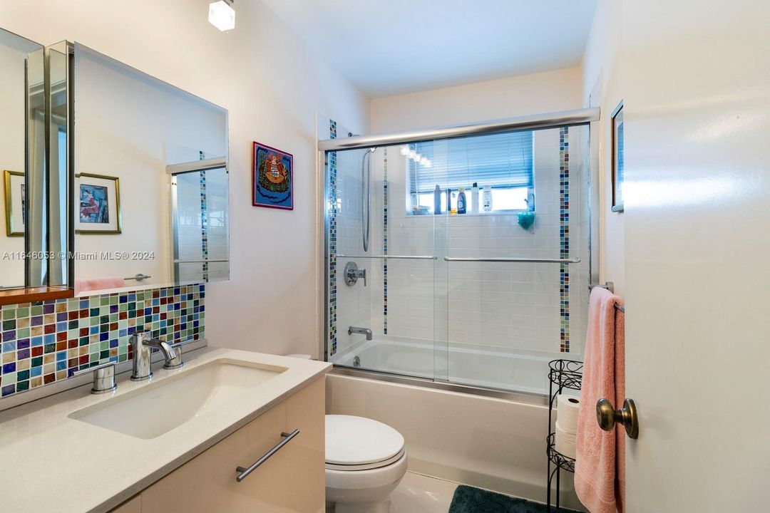 Recently Sold: $1,249,000 (5 beds, 3 baths, 2980 Square Feet)