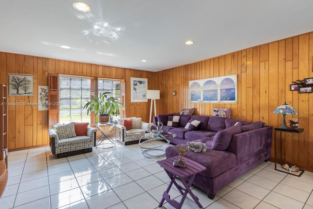 Recently Sold: $1,249,000 (5 beds, 3 baths, 2980 Square Feet)