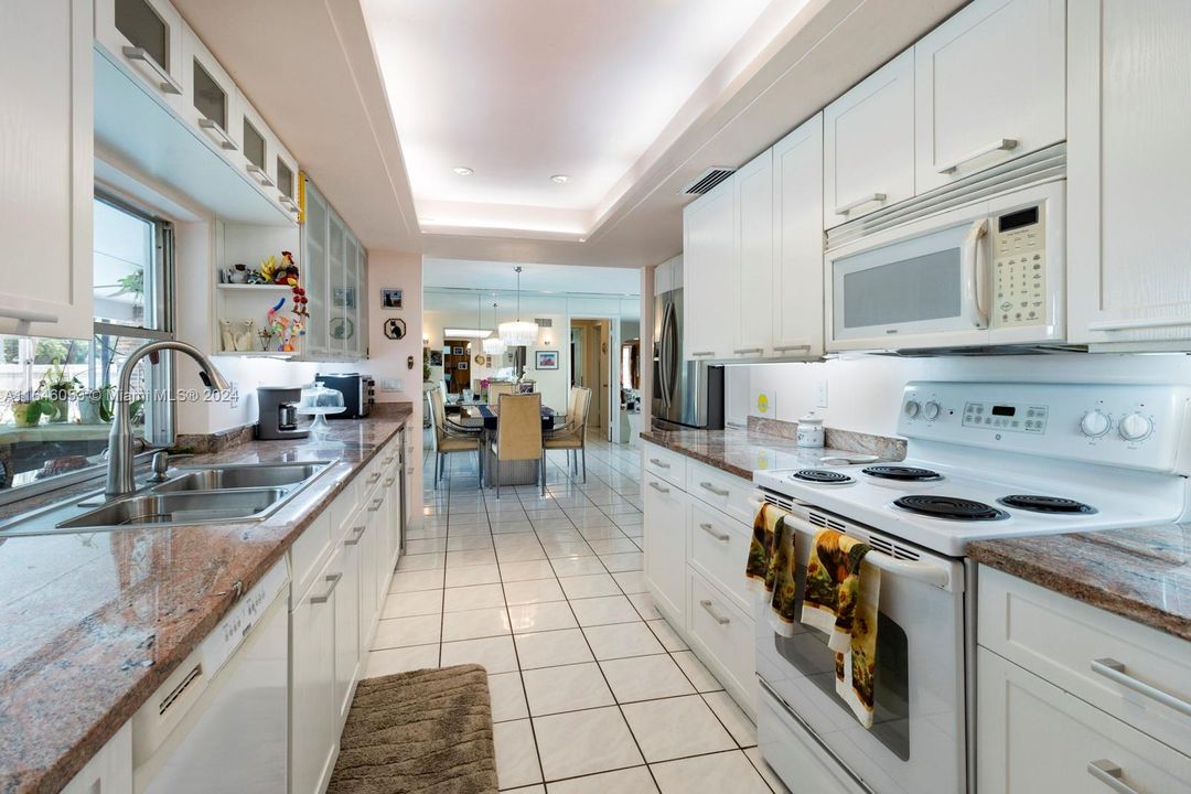 Recently Sold: $1,249,000 (5 beds, 3 baths, 2980 Square Feet)