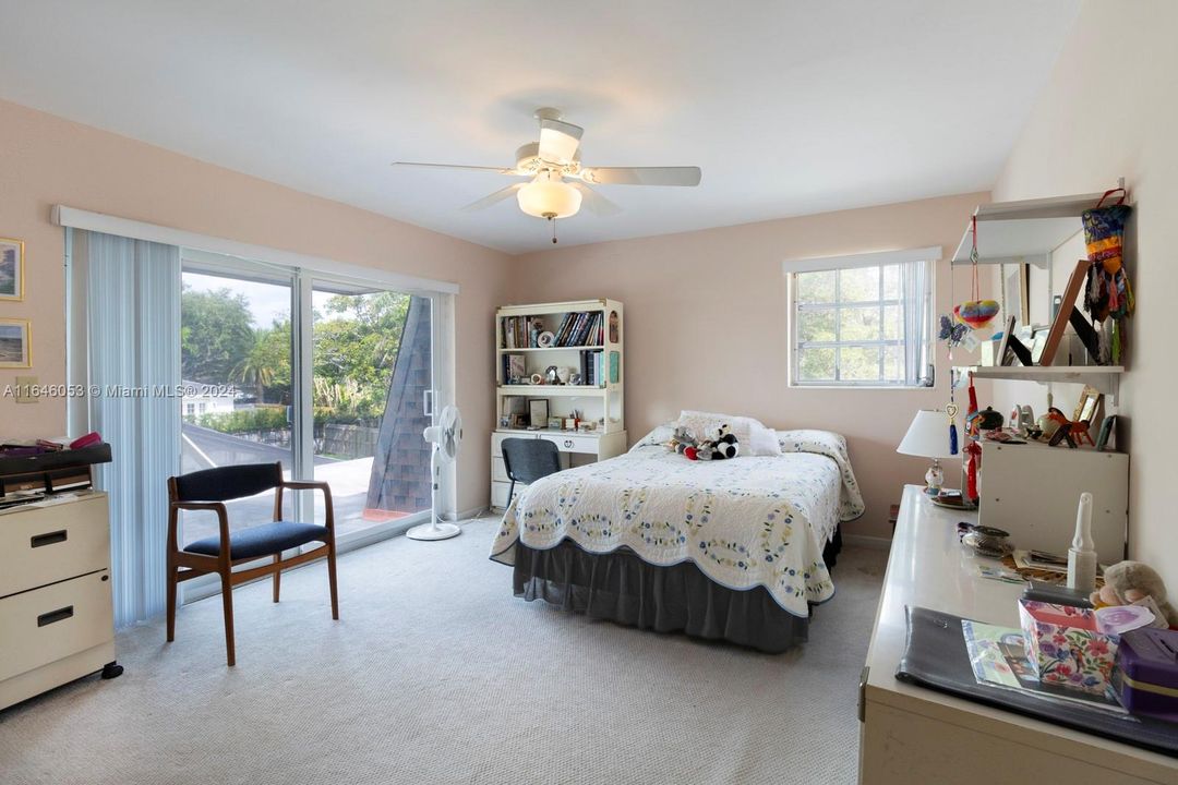 Recently Sold: $1,249,000 (5 beds, 3 baths, 2980 Square Feet)