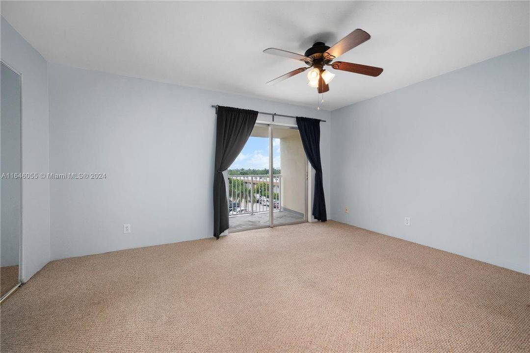 Active With Contract: $1,695 (1 beds, 1 baths, 662 Square Feet)