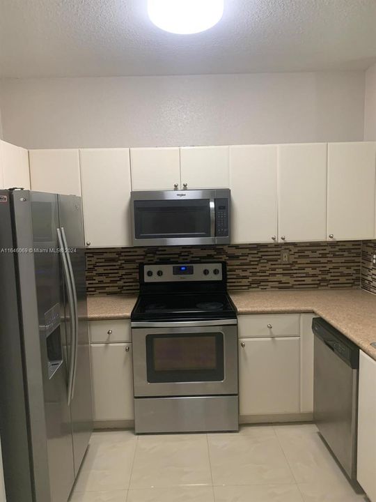 For Rent: $2,200 (3 beds, 2 baths, 1166 Square Feet)