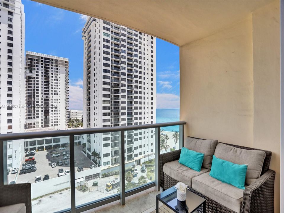 Active With Contract: $4,000 (1 beds, 1 baths, 745 Square Feet)