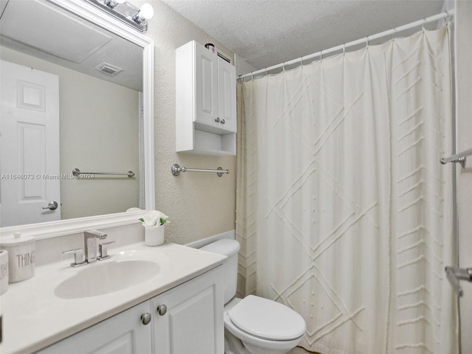 Active With Contract: $4,000 (1 beds, 1 baths, 745 Square Feet)