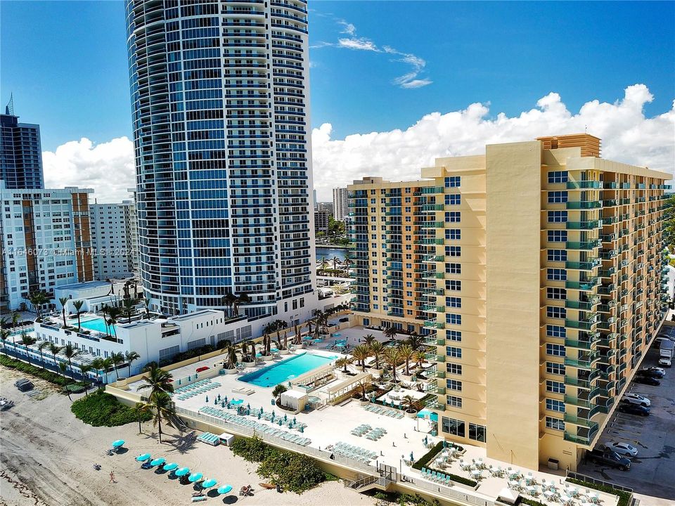 Active With Contract: $4,000 (1 beds, 1 baths, 745 Square Feet)