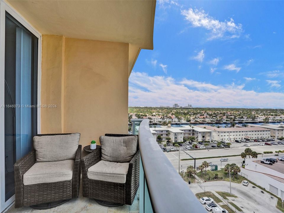 Active With Contract: $4,000 (1 beds, 1 baths, 745 Square Feet)