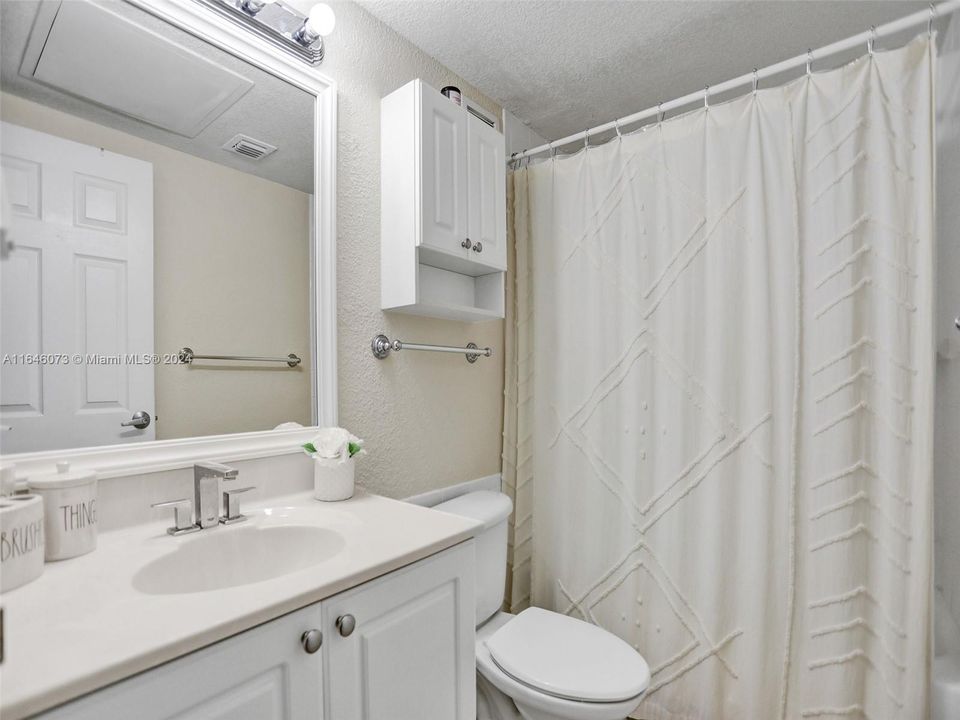 Active With Contract: $4,000 (1 beds, 1 baths, 745 Square Feet)