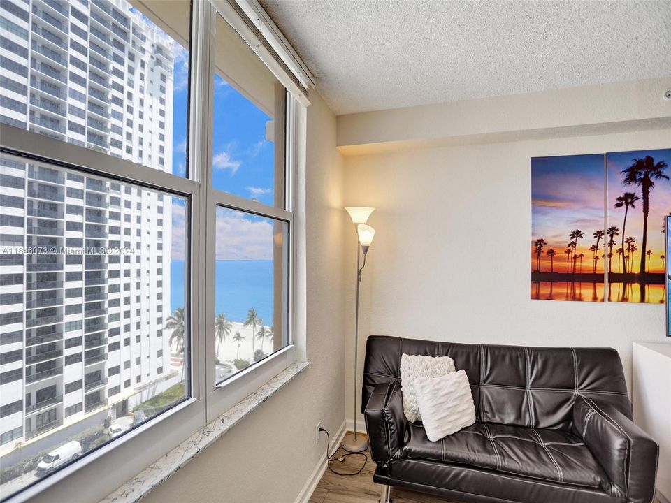 Active With Contract: $4,000 (1 beds, 1 baths, 745 Square Feet)