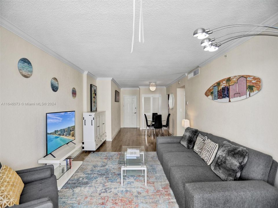 Active With Contract: $4,000 (1 beds, 1 baths, 745 Square Feet)