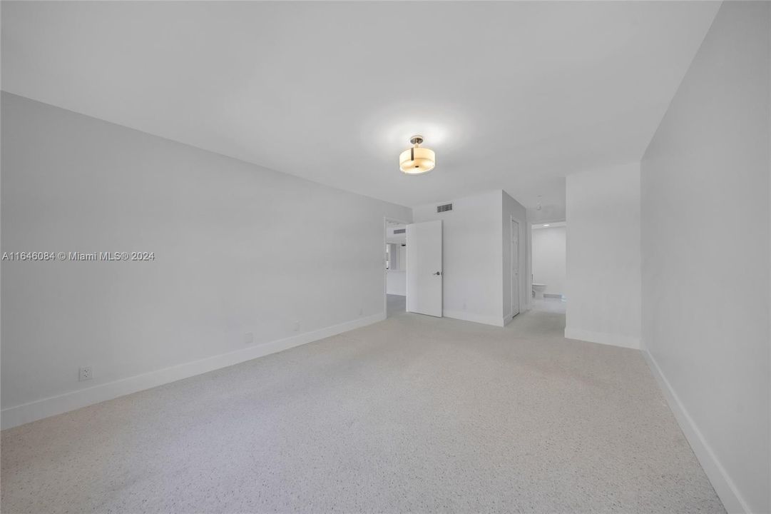 For Sale: $347,000 (2 beds, 2 baths, 1106 Square Feet)