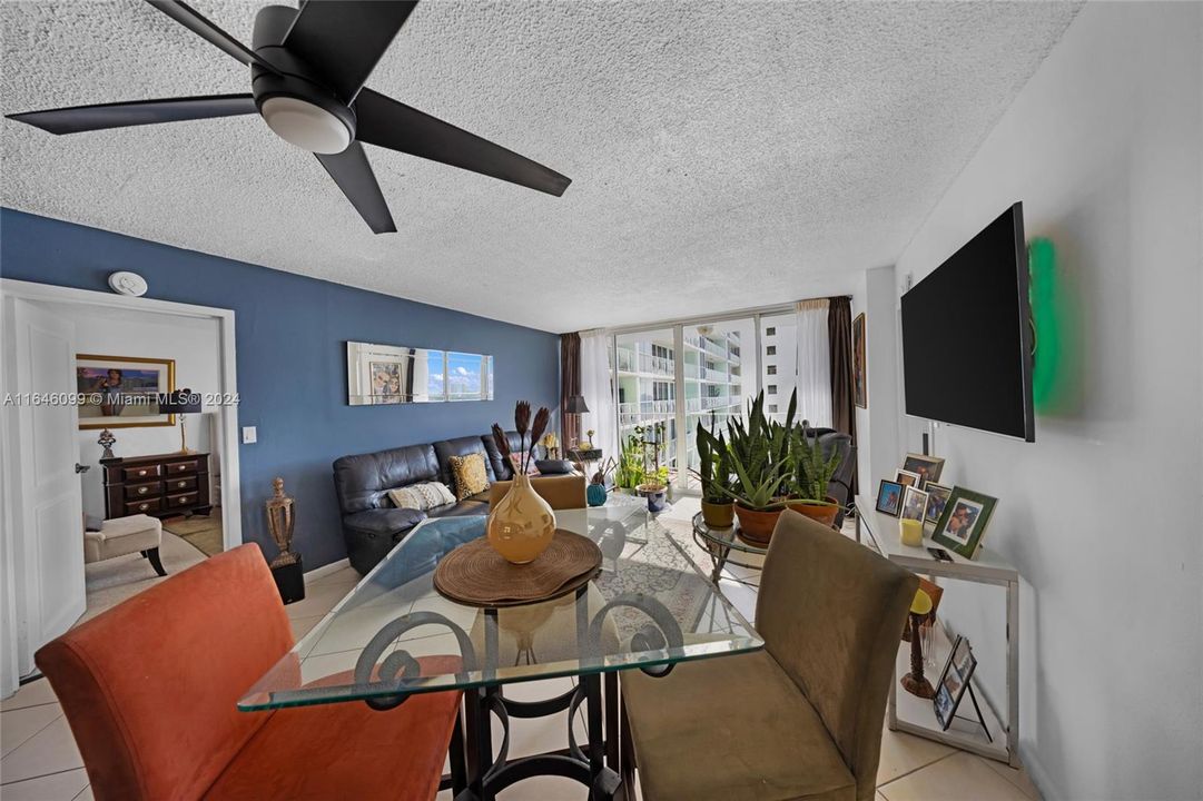 For Sale: $439,000 (2 beds, 2 baths, 1030 Square Feet)