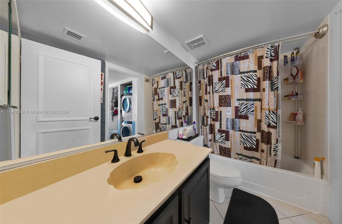 For Sale: $439,000 (2 beds, 2 baths, 1030 Square Feet)