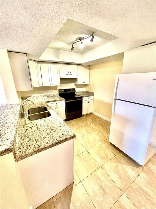 Recently Rented: $2,200 (2 beds, 1 baths, 884 Square Feet)