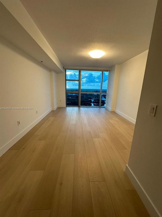 Active With Contract: $2,900 (2 beds, 2 baths, 1271 Square Feet)