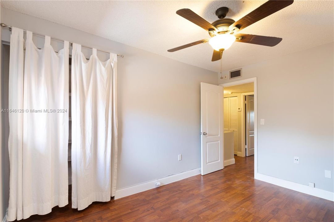 Active With Contract: $2,250 (2 beds, 1 baths, 1114 Square Feet)