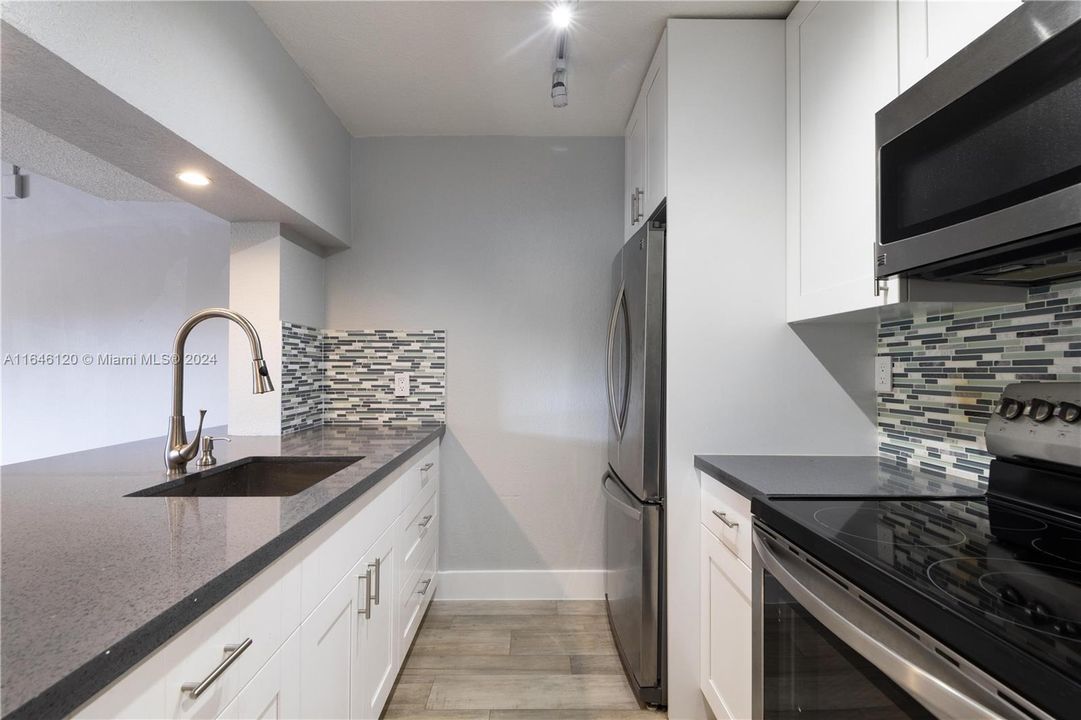 Active With Contract: $2,250 (2 beds, 1 baths, 1114 Square Feet)