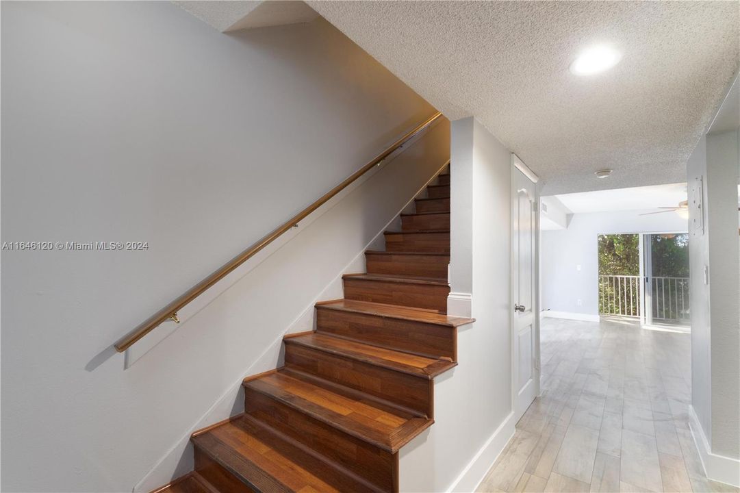 Active With Contract: $2,250 (2 beds, 1 baths, 1114 Square Feet)