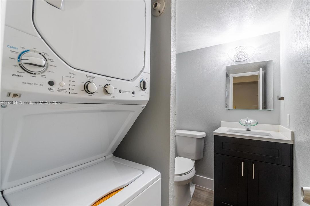 Active With Contract: $2,250 (2 beds, 1 baths, 1114 Square Feet)