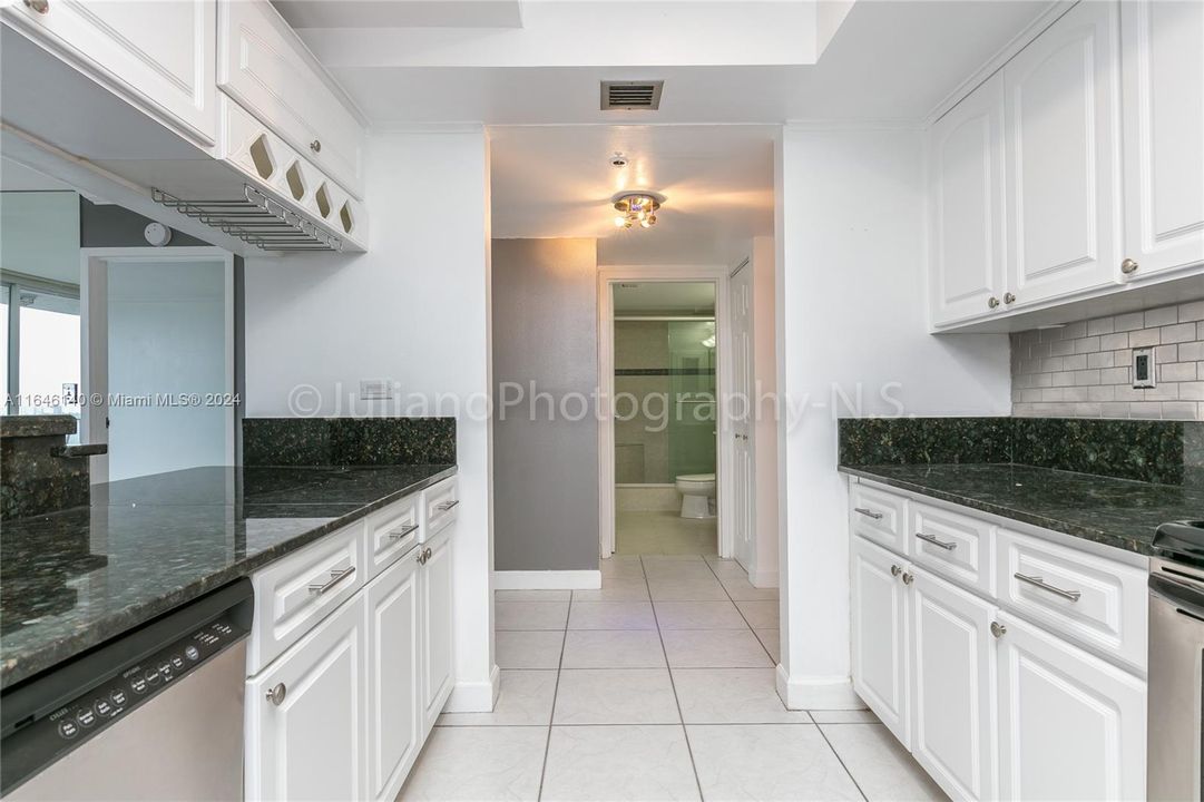 For Sale: $445,000 (2 beds, 2 baths, 1030 Square Feet)