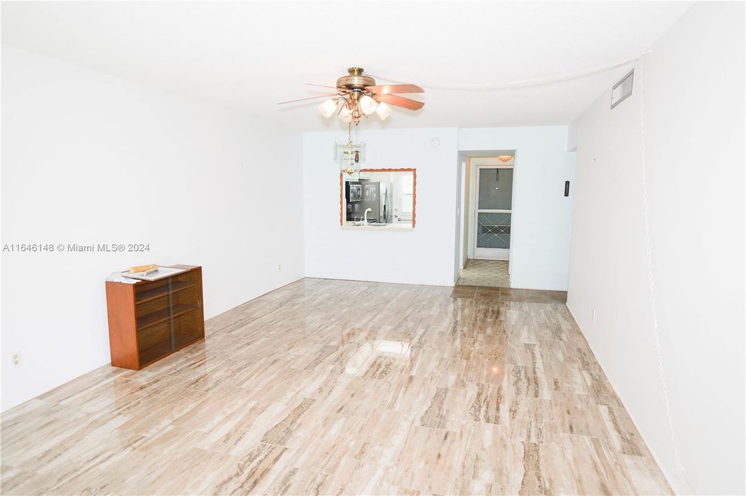 Active With Contract: $1,650 (2 beds, 2 baths, 960 Square Feet)