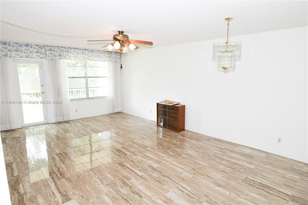 Active With Contract: $1,650 (2 beds, 2 baths, 960 Square Feet)