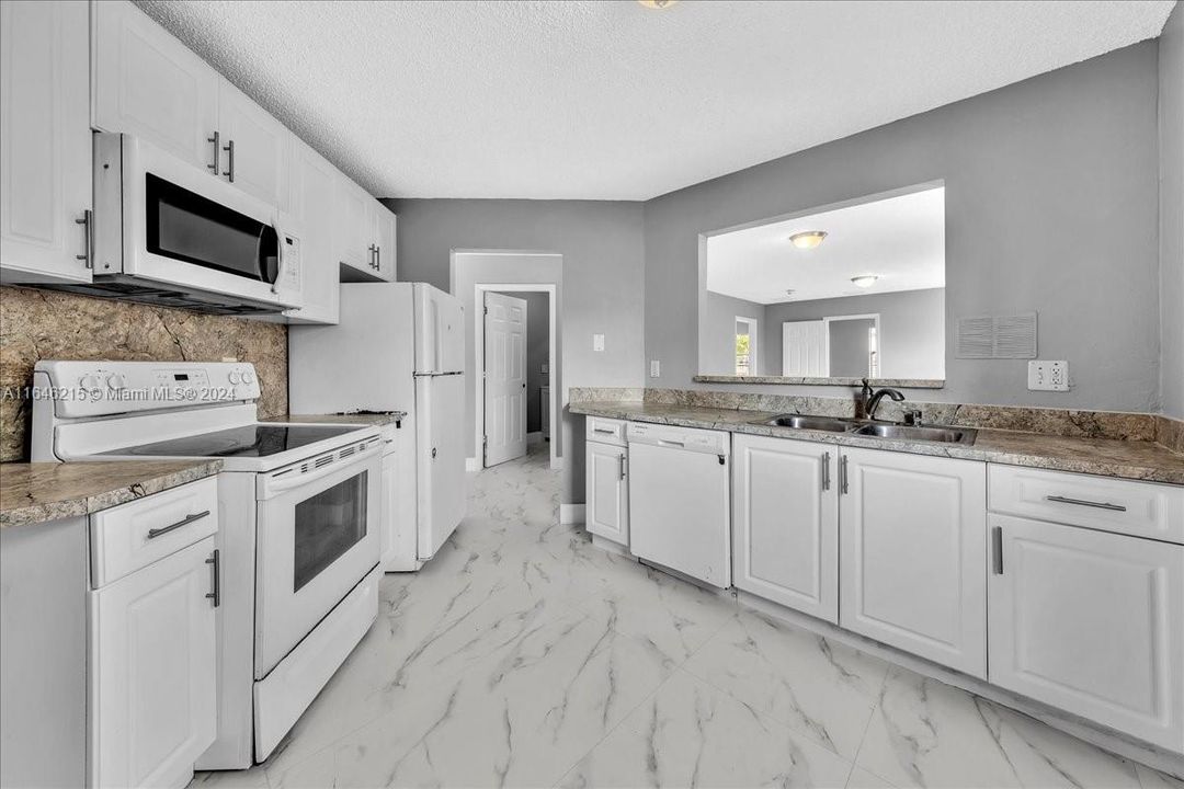 Recently Sold: $429,000 (4 beds, 2 baths, 1445 Square Feet)