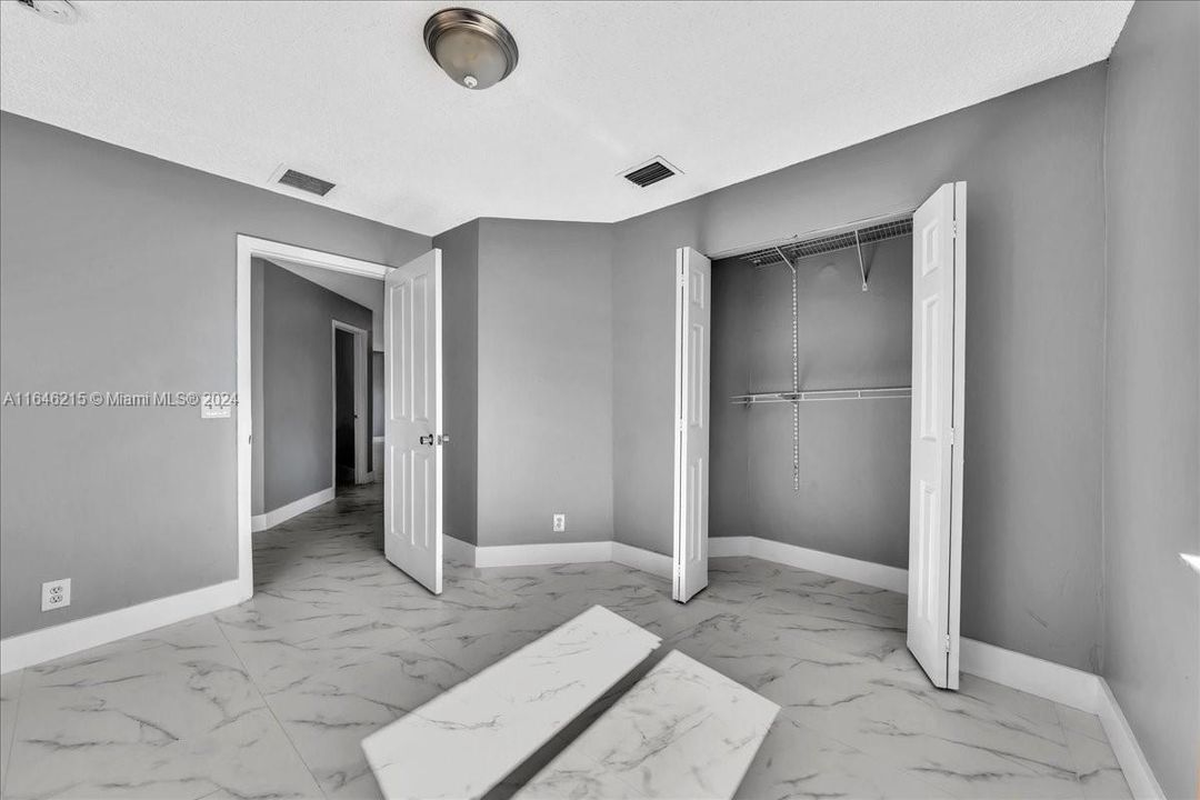 Recently Sold: $429,000 (4 beds, 2 baths, 1445 Square Feet)