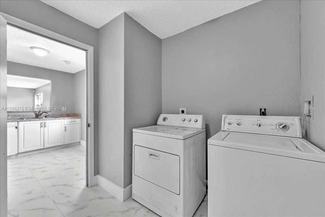 Recently Sold: $429,000 (4 beds, 2 baths, 1445 Square Feet)